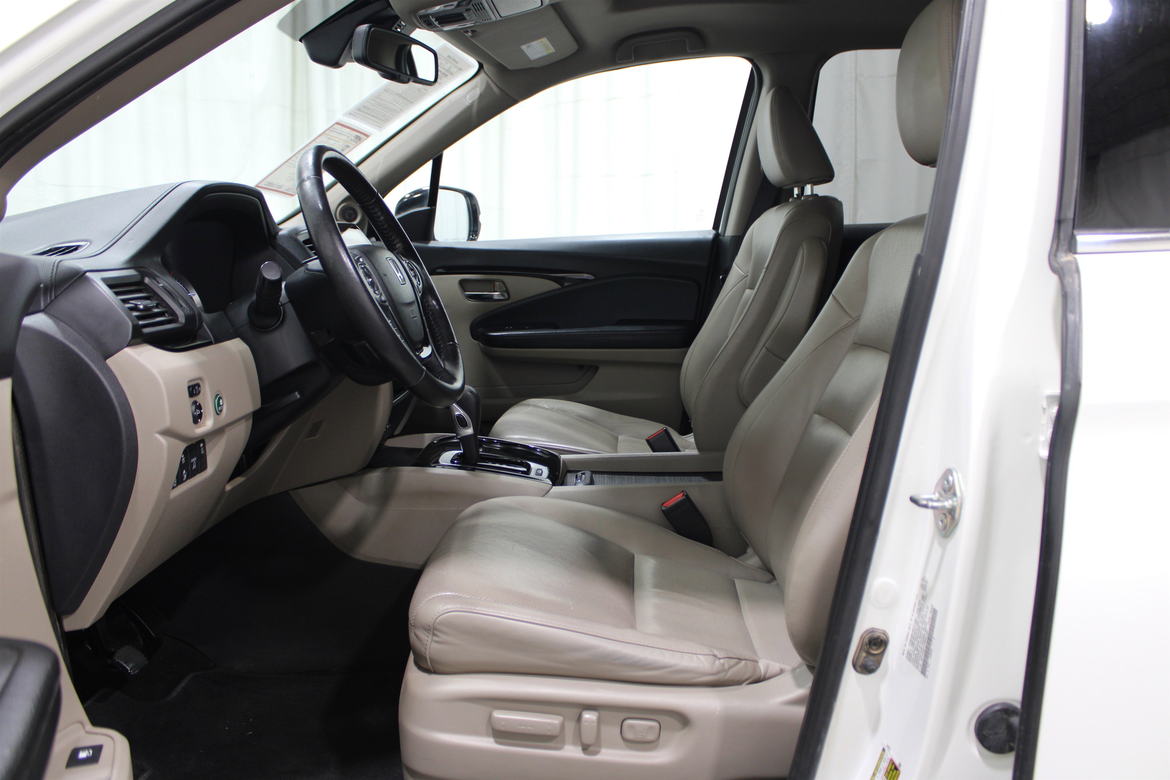 2019 Honda Ridgeline RTL-E photo 3