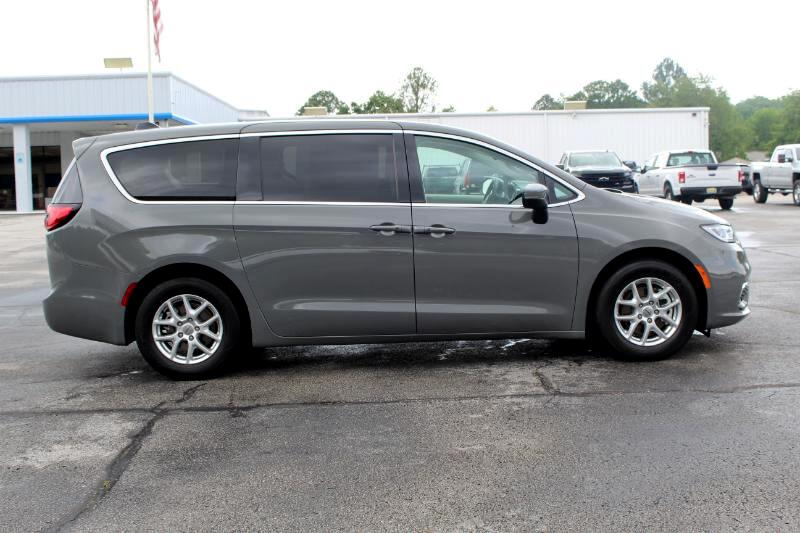 2023 Chrysler Pacifica Touring L photo 5