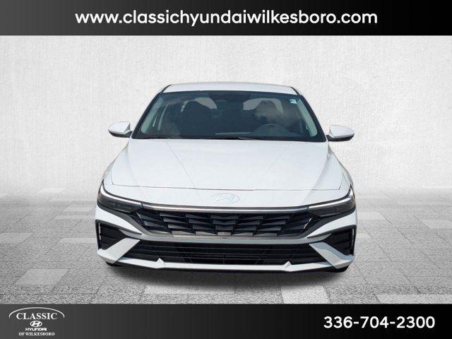 2025 Hyundai Elantra SE photo 2