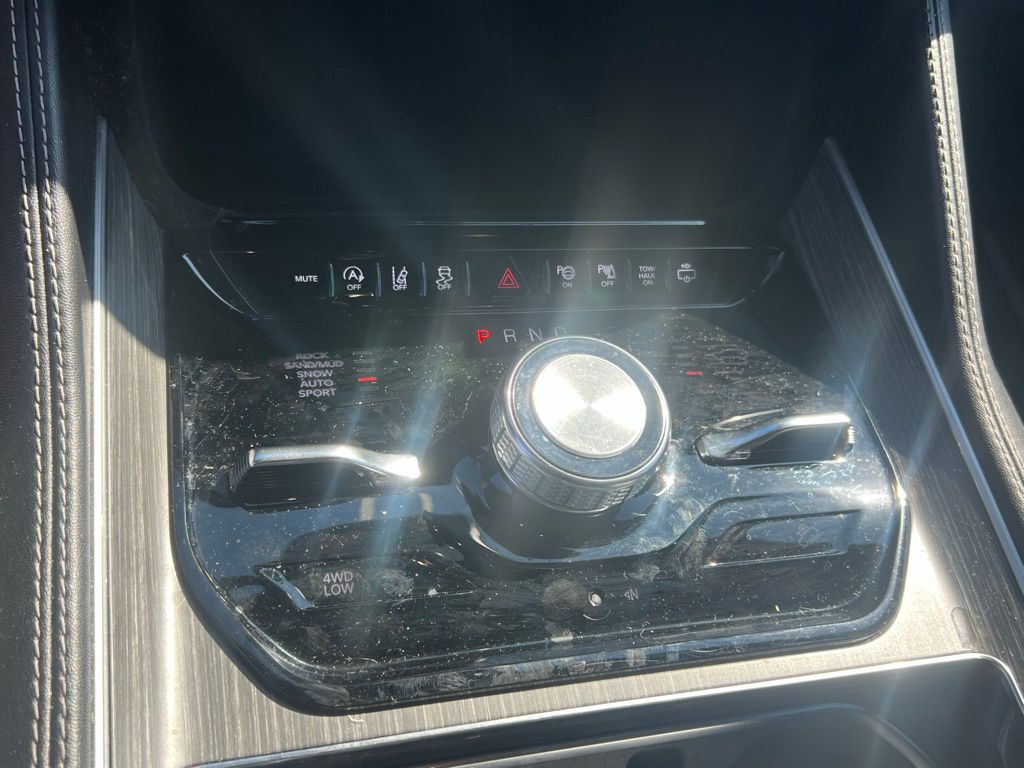 2023 Jeep Wagoneer Series III photo 14