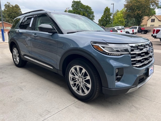 2025 Ford Explorer photo 3