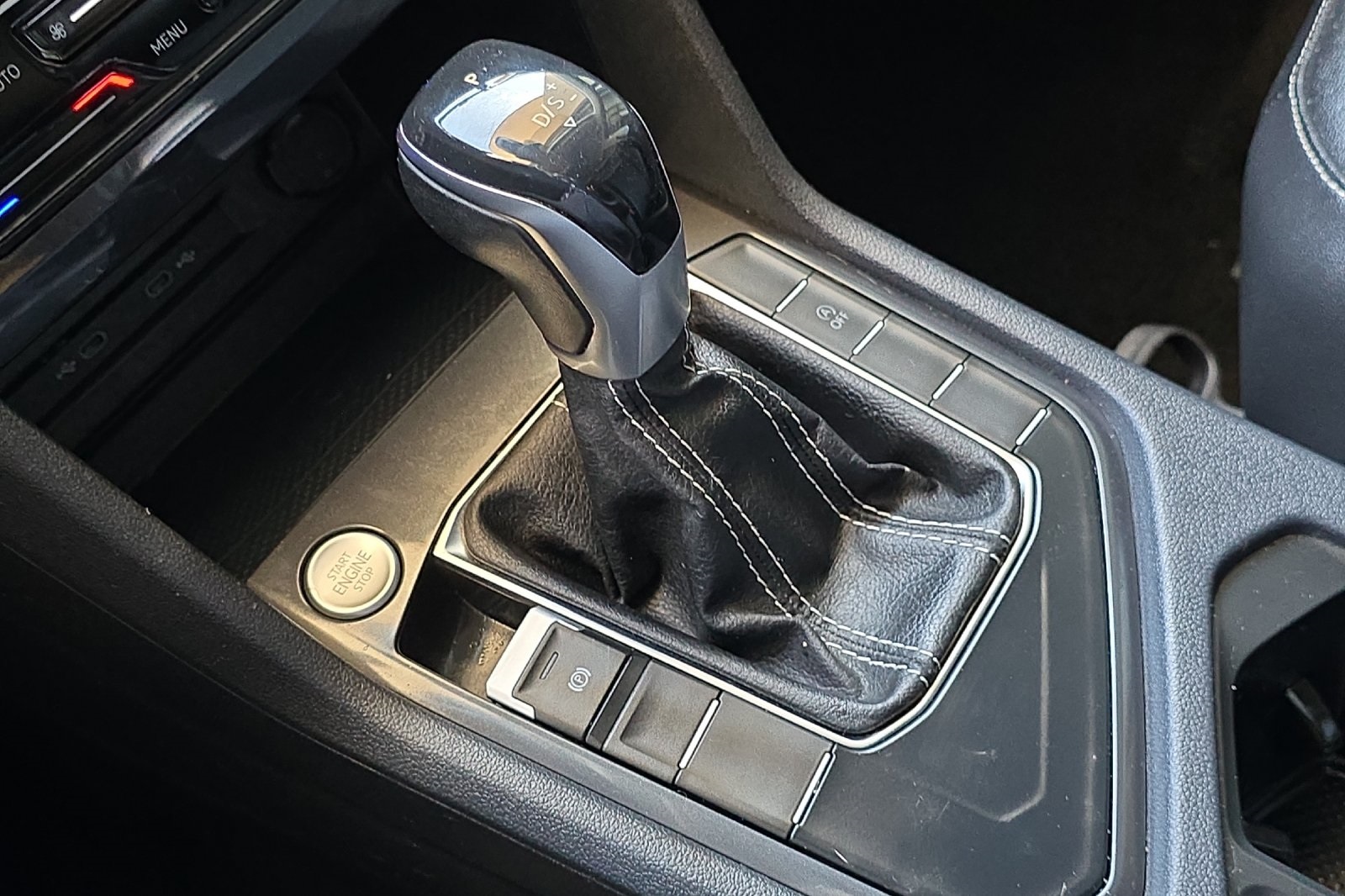 2022 Volkswagen Tiguan SE photo 19