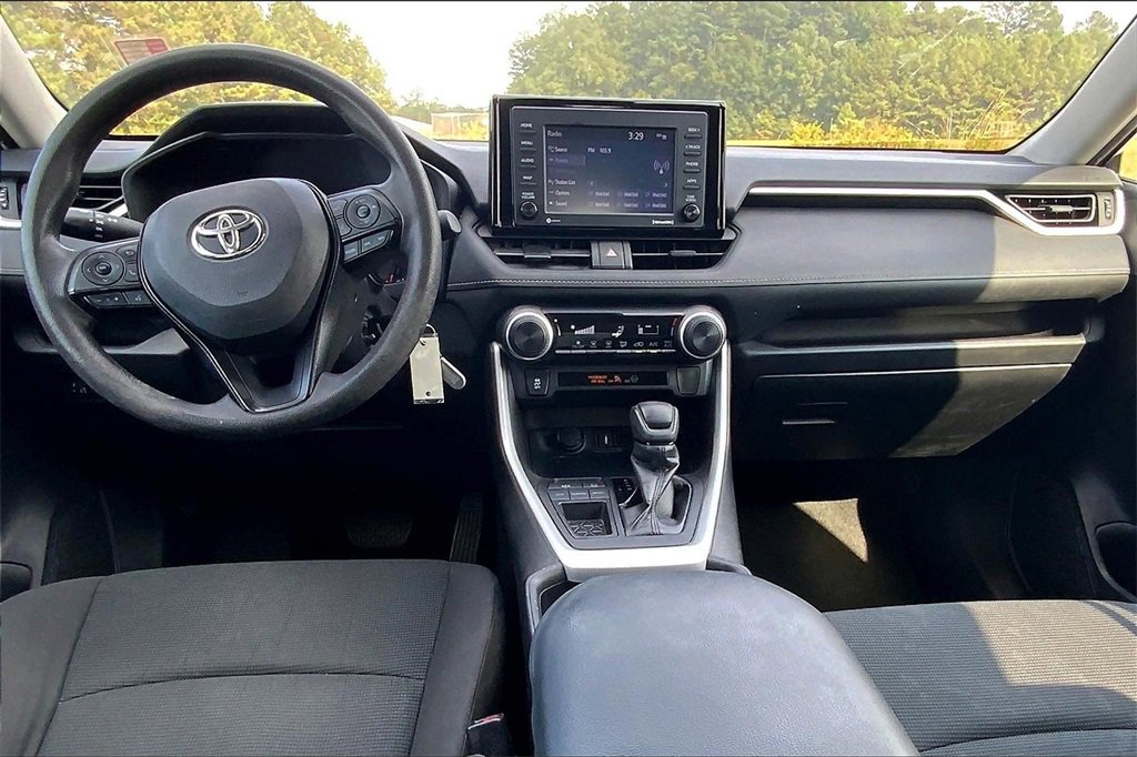 2021 Toyota RAV4 LE photo 14