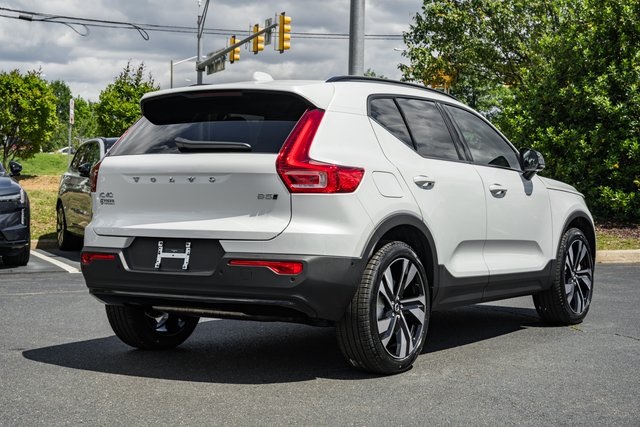 2025 Volvo XC40 Plus photo 4