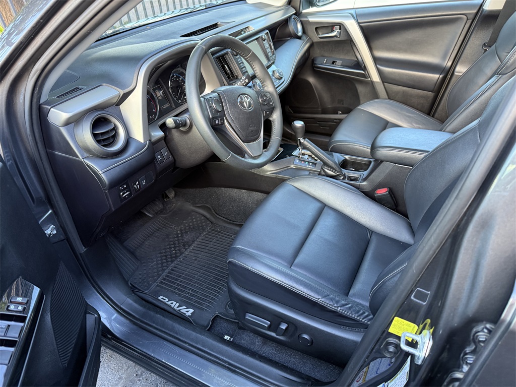 2017 Toyota RAV4 Limited photo 3