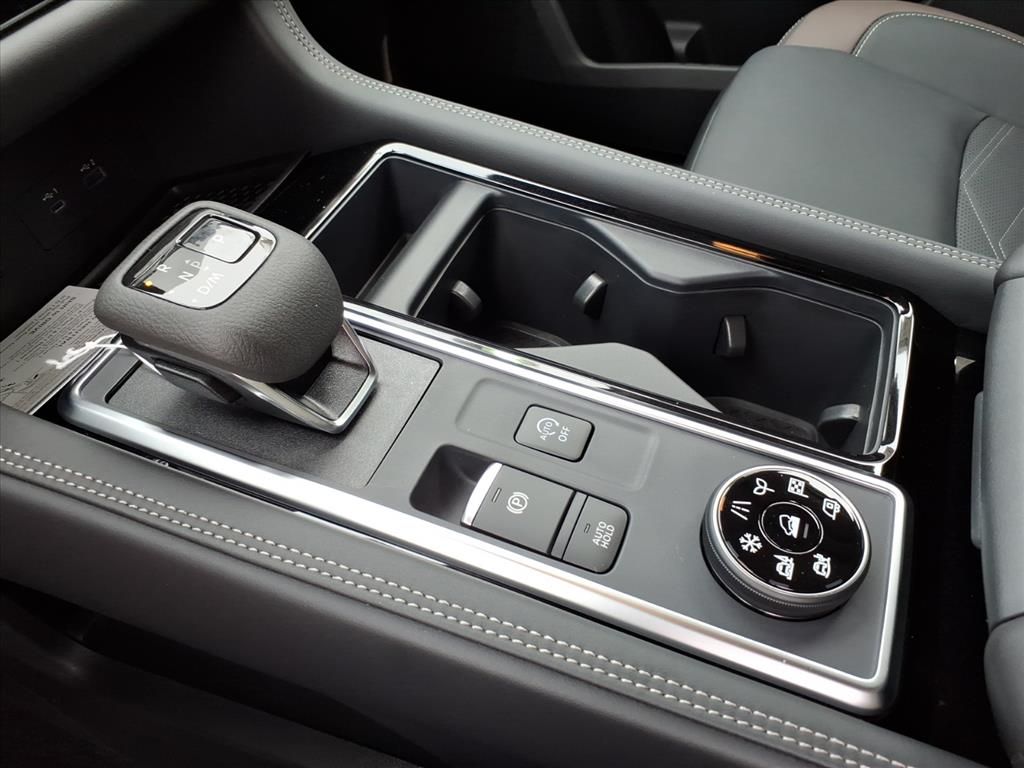 2025 Nissan Pathfinder Platinum photo 19