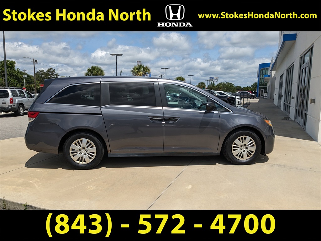 2016 Honda Odyssey LX photo 2