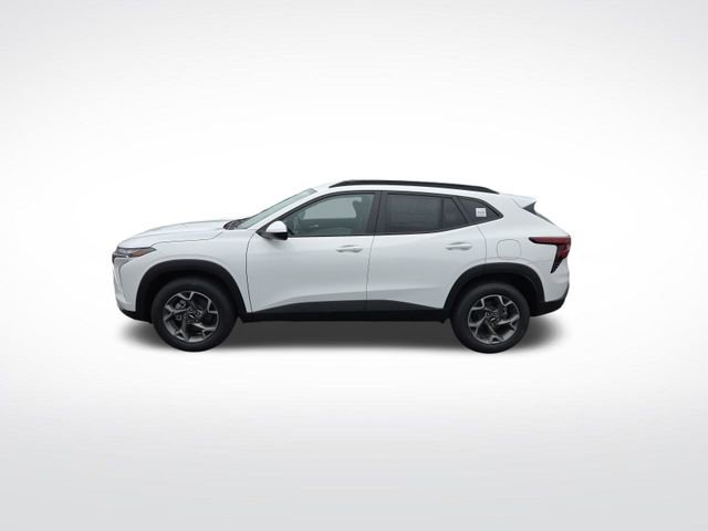 2025 Chevrolet Trax LT photo 2