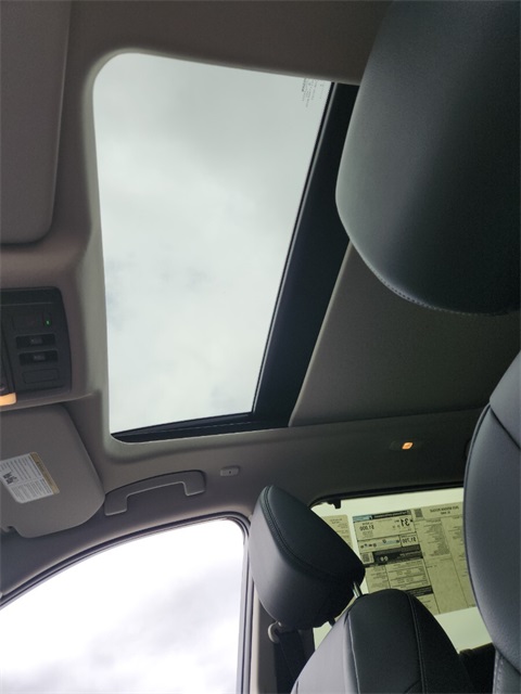 2025 Nissan Rogue SL photo 6