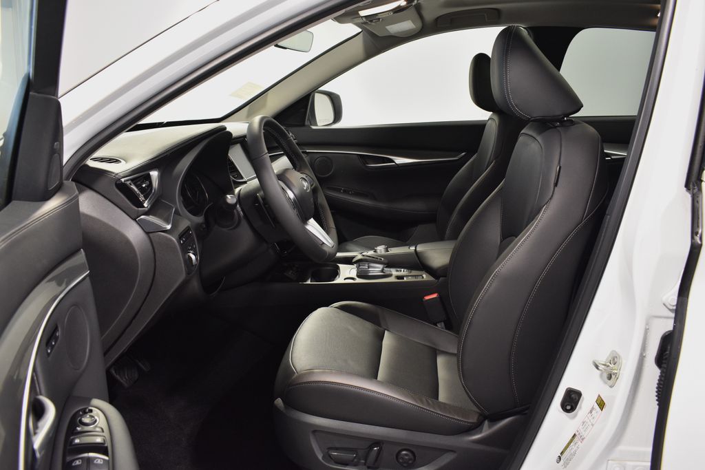 2025 Infiniti QX50 Luxe AWD photo 11