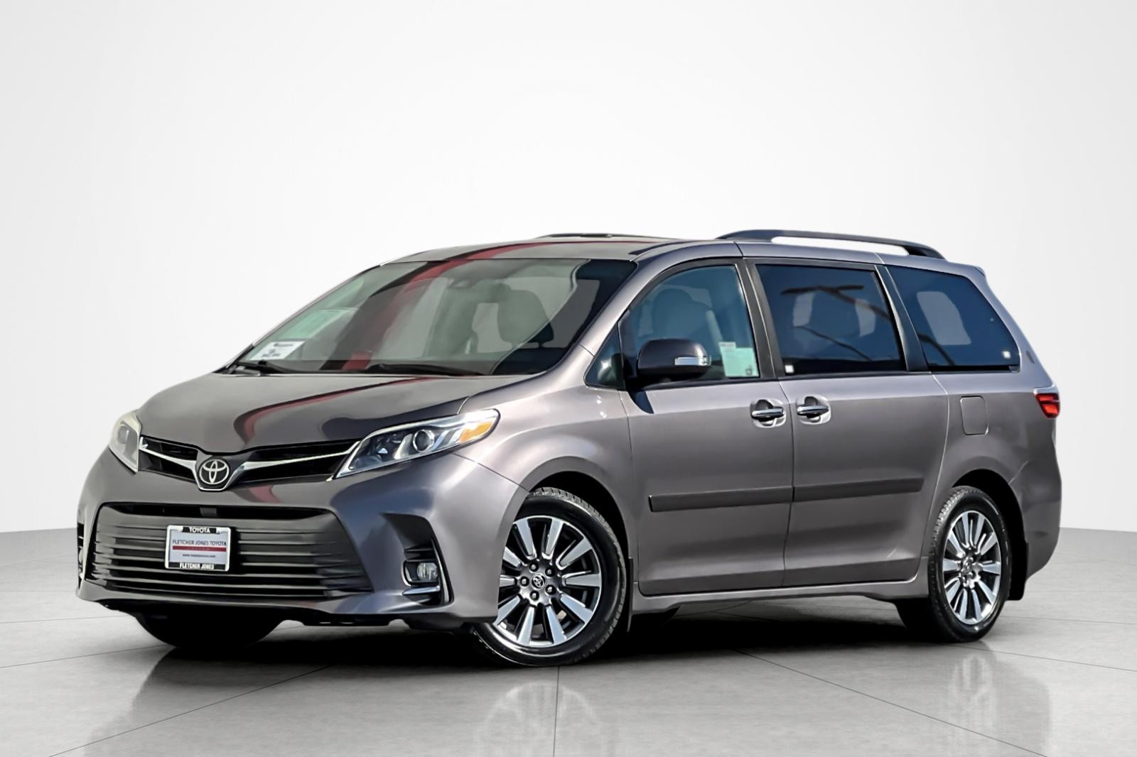 2020 Toyota Sienna Limited's photo