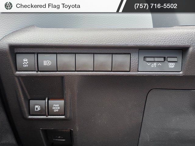 2025 Toyota Sienna LE photo 10