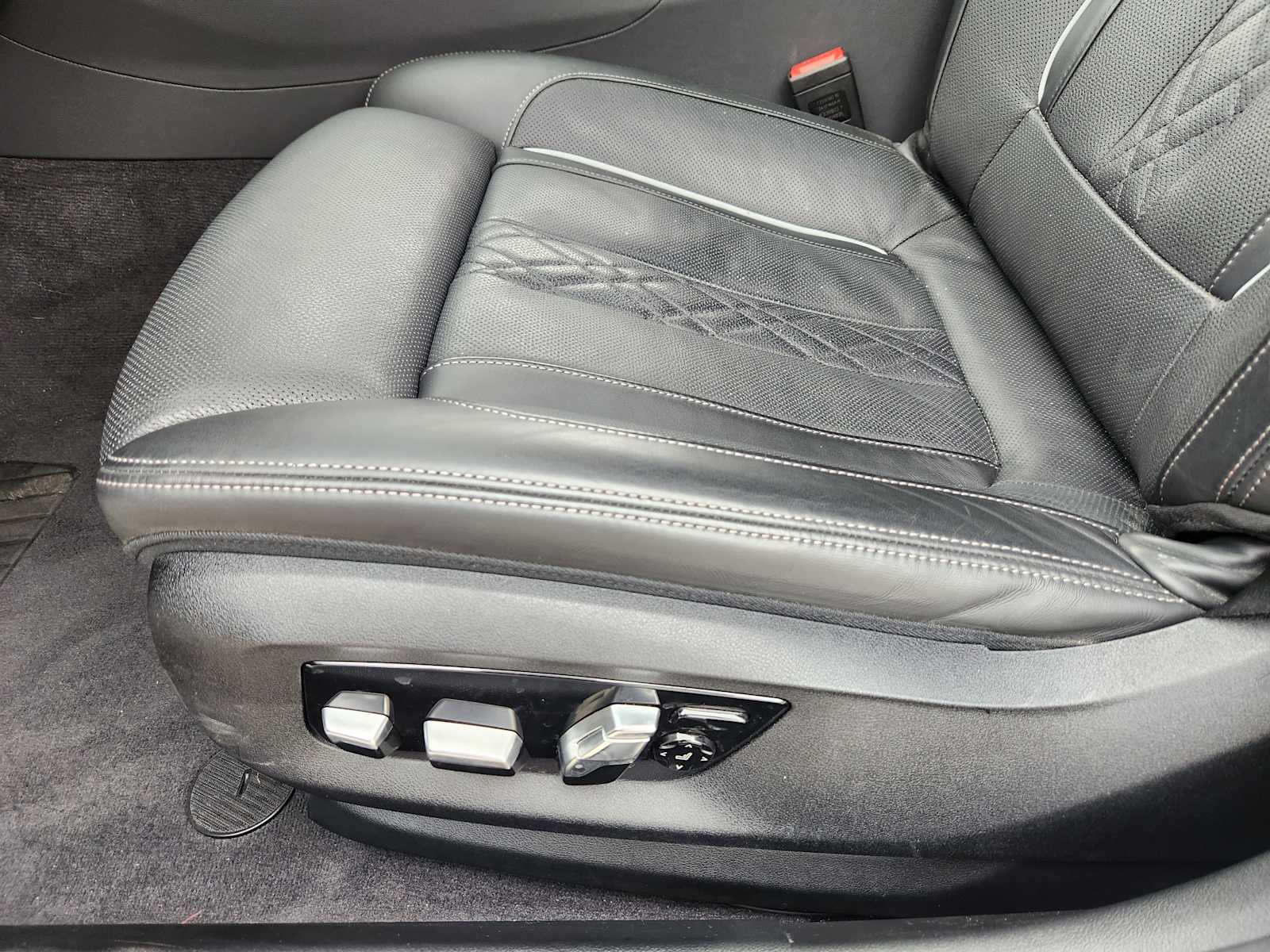 Certified Used 2023 Alpine White BMW 530e xDrive image 21