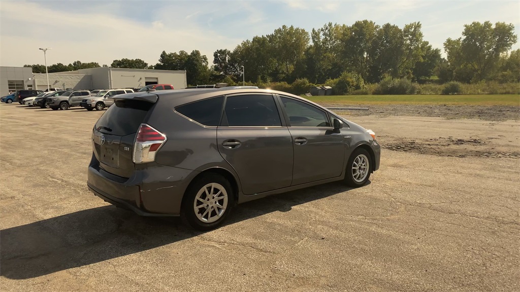 2017 Toyota Prius V Four photo 8