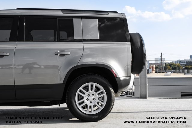 2025 Land Rover Defender 110 S photo 11