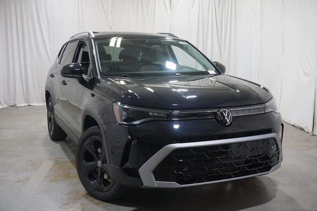 2025 Volkswagen Taos SEL photo 4