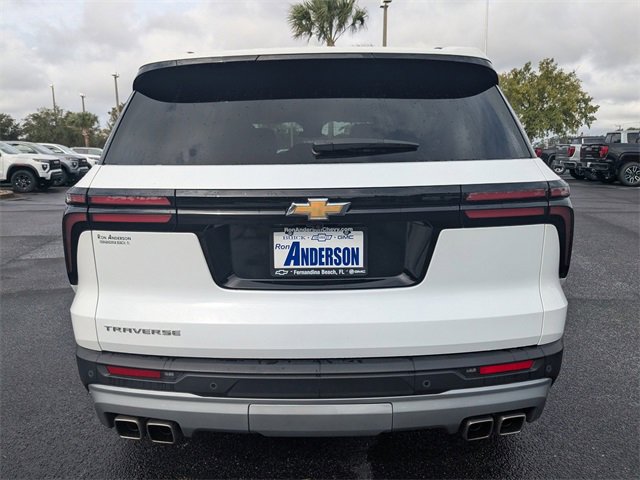 2025 Chevrolet Traverse photo 2
