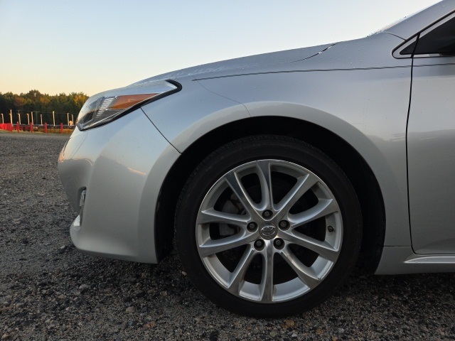2014 Toyota Avalon Limited photo 13