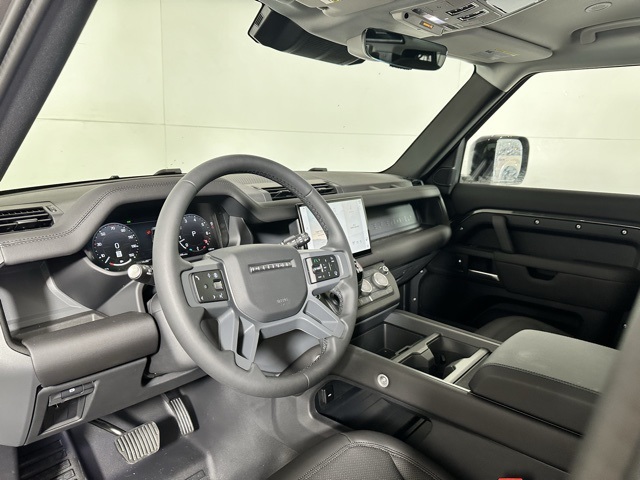 2025 Land Rover Defender 110 S photo 12