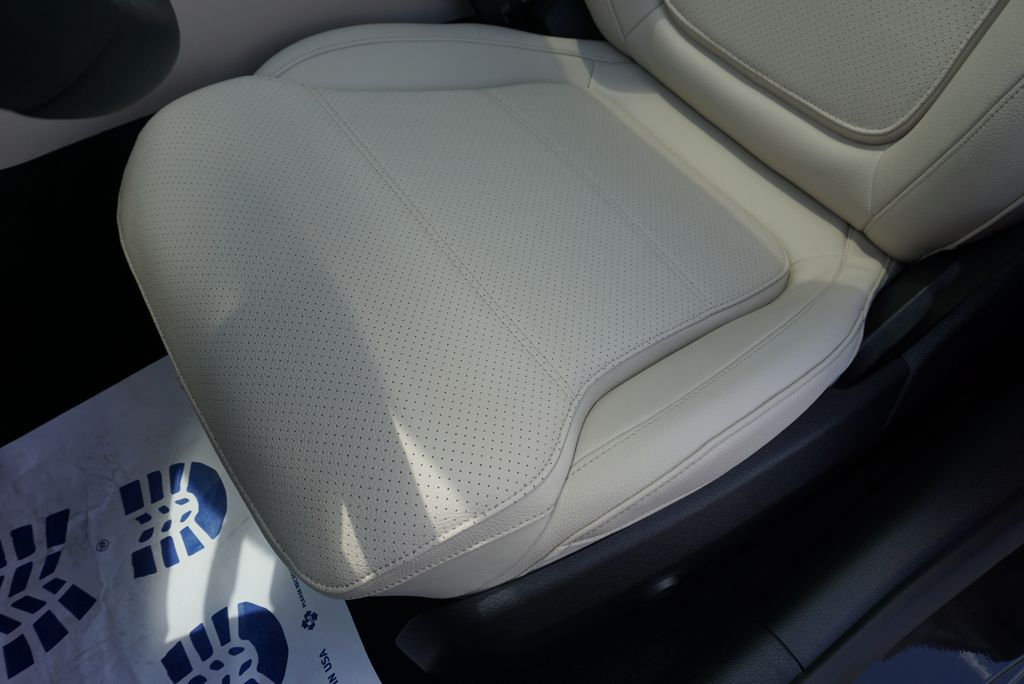 2025 Mercedes Benz C 300 photo 37