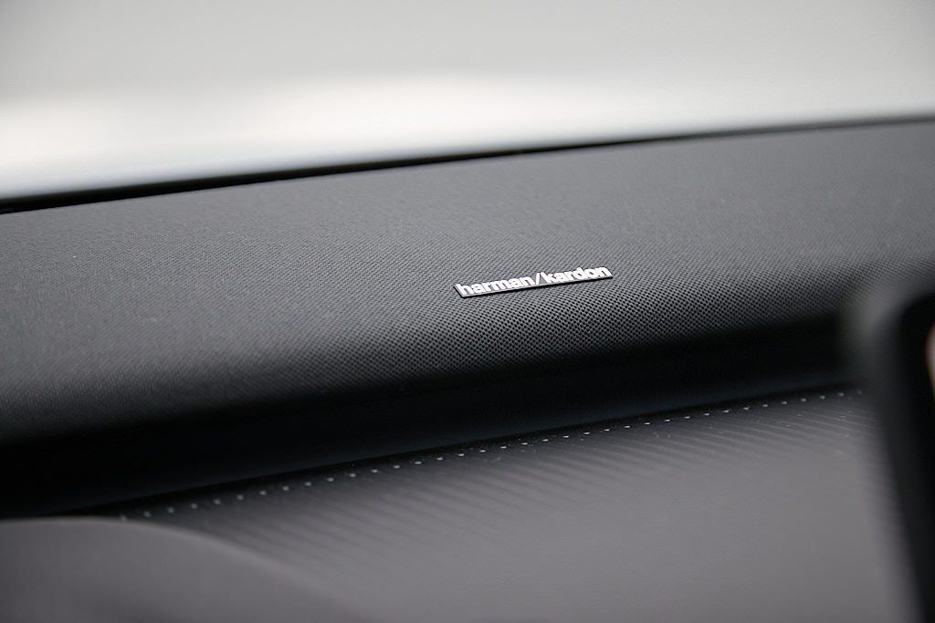 2025 VOLVO EX30 - Image 13