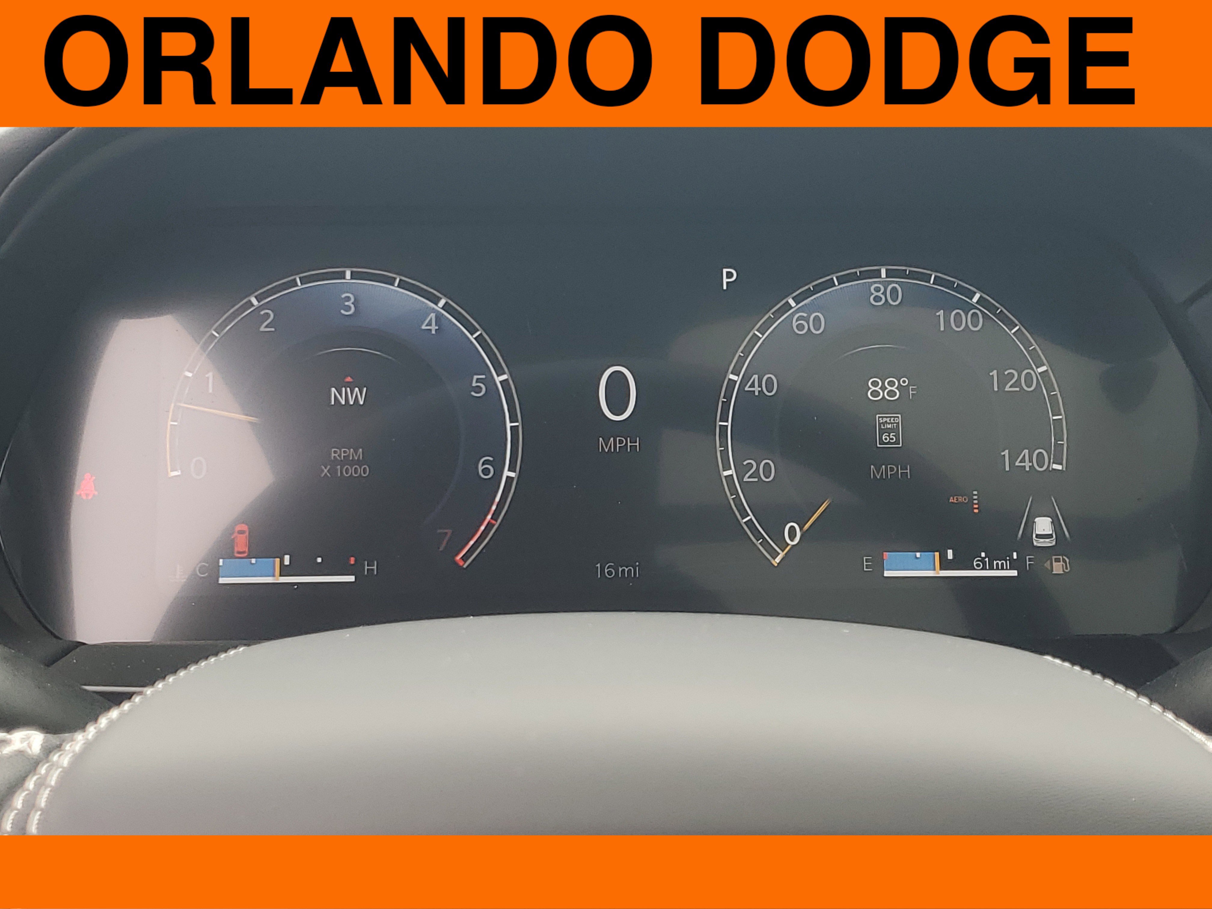 2025 Jeep Grand Cherokee Overland photo 3