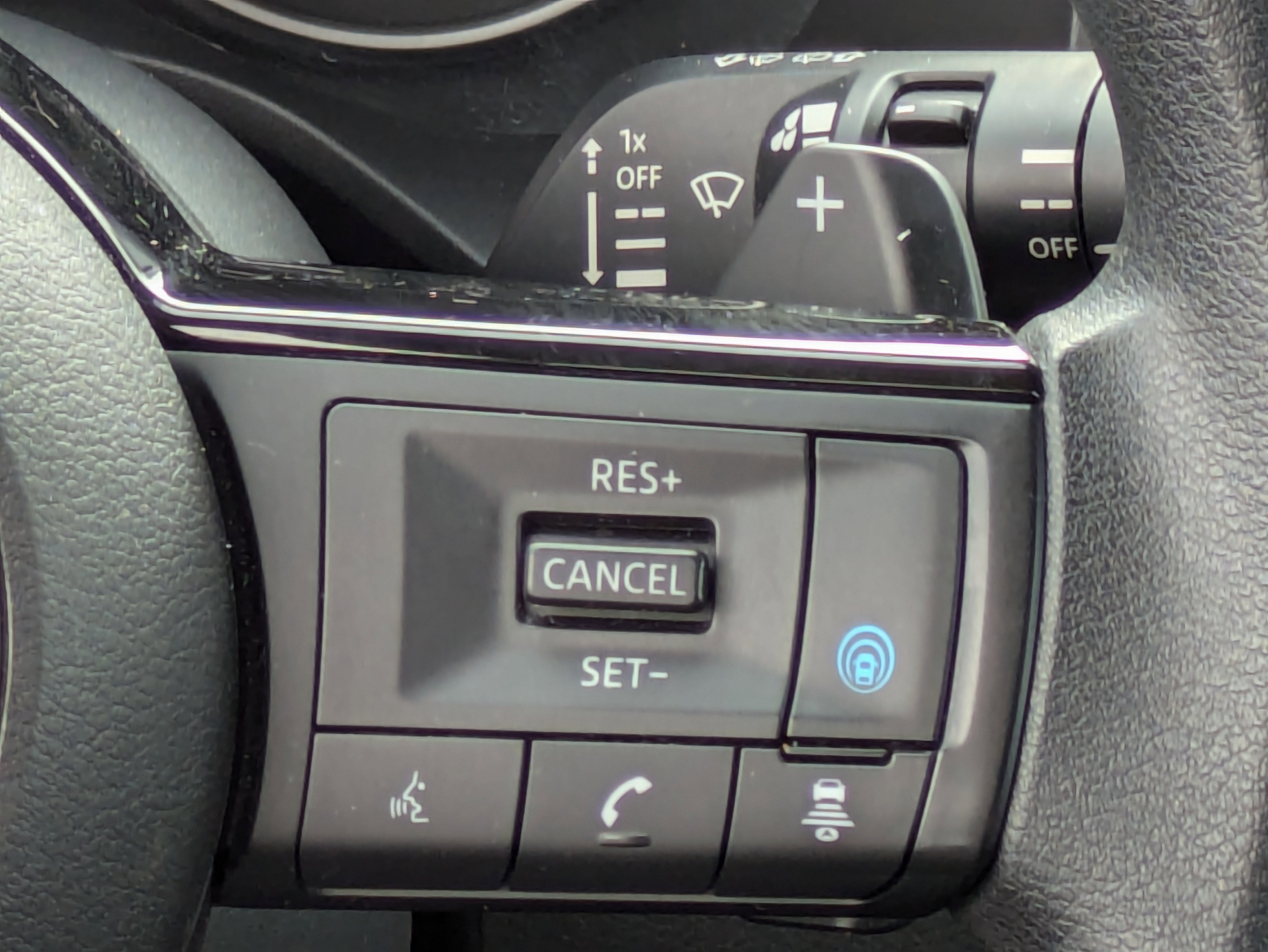 2023 Nissan Rogue SV photo 4