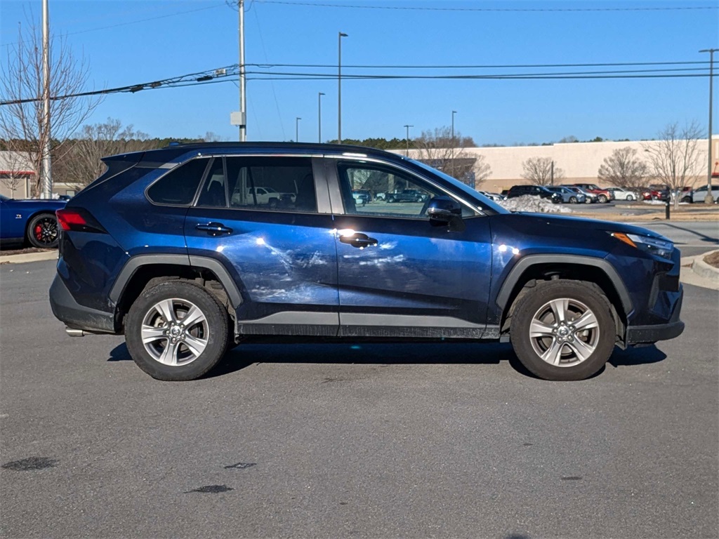 2022 Toyota RAV4 XLE photo 3