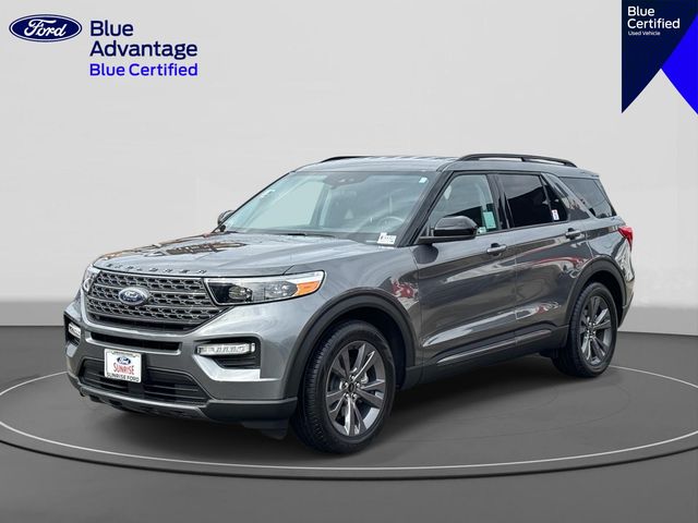 2023 Ford Explorer XLT's photo