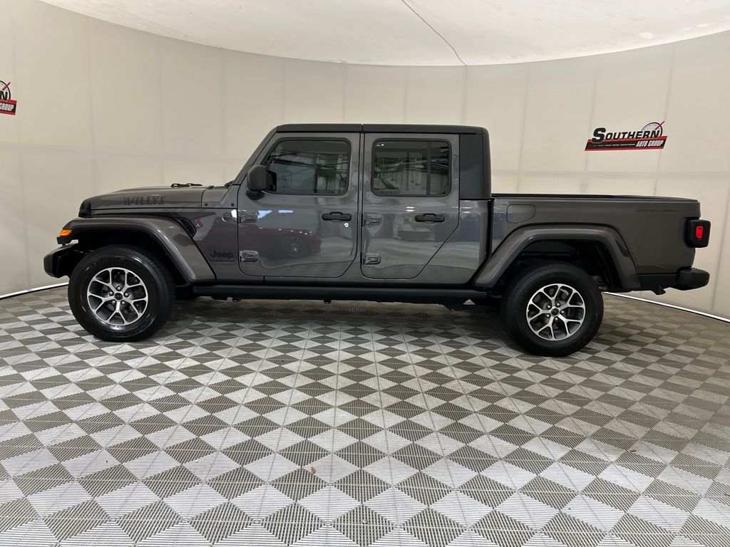 2022 Jeep Gladiator Sport photo 4