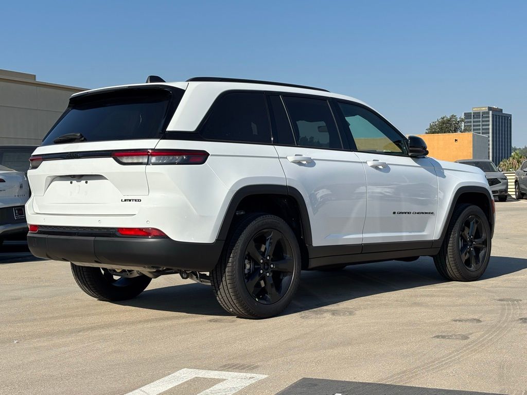 2025 Jeep Grand Cherokee Limited photo 2