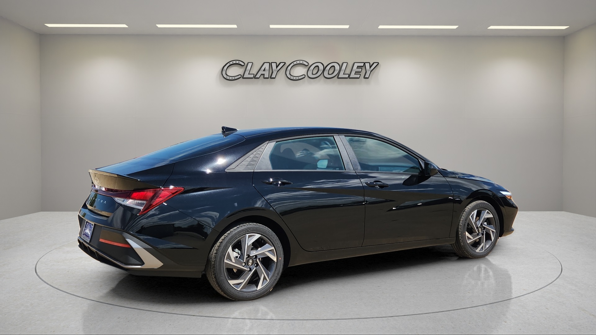 2025 Hyundai Elantra SEL Sport photo 3