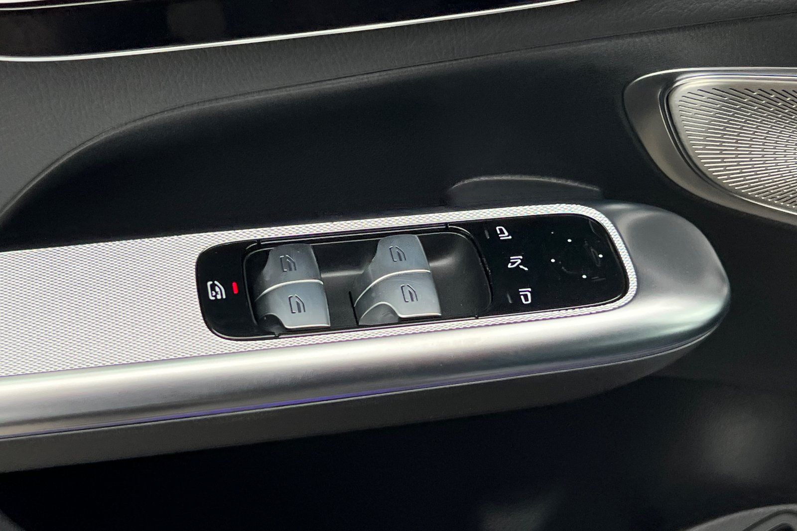 2025 Mercedes Benz GLC 300 photo 20
