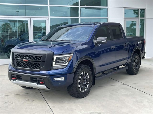 2020 Nissan Titan Crew Cab photo 2