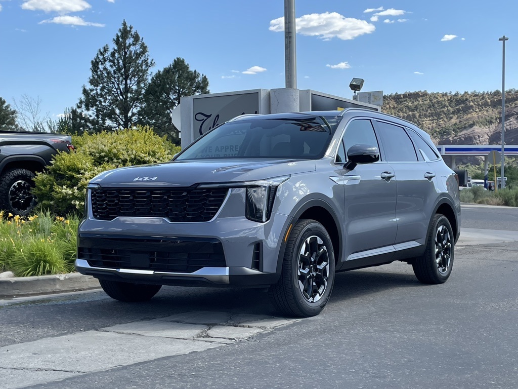 2025 Kia Sorento S photo 2