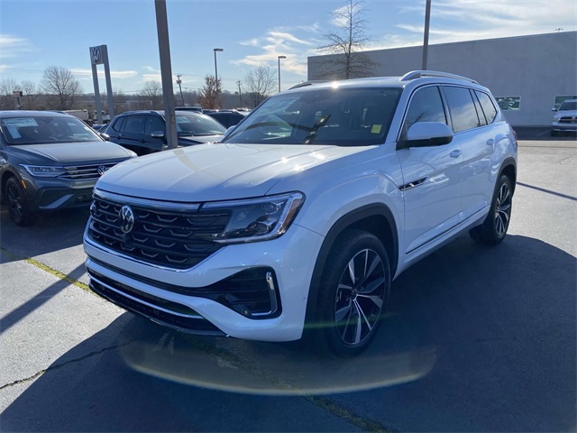 2025 Volkswagen Atlas SEL Premium R-Line photo 3