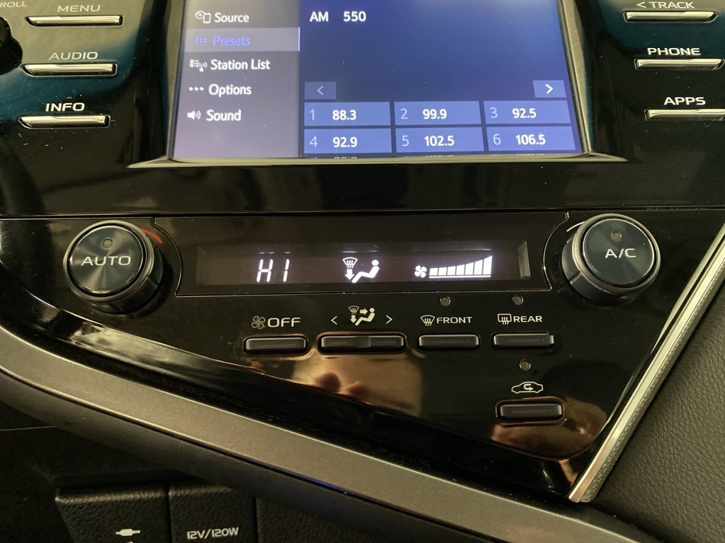 2018 Toyota Camry SE photo 25