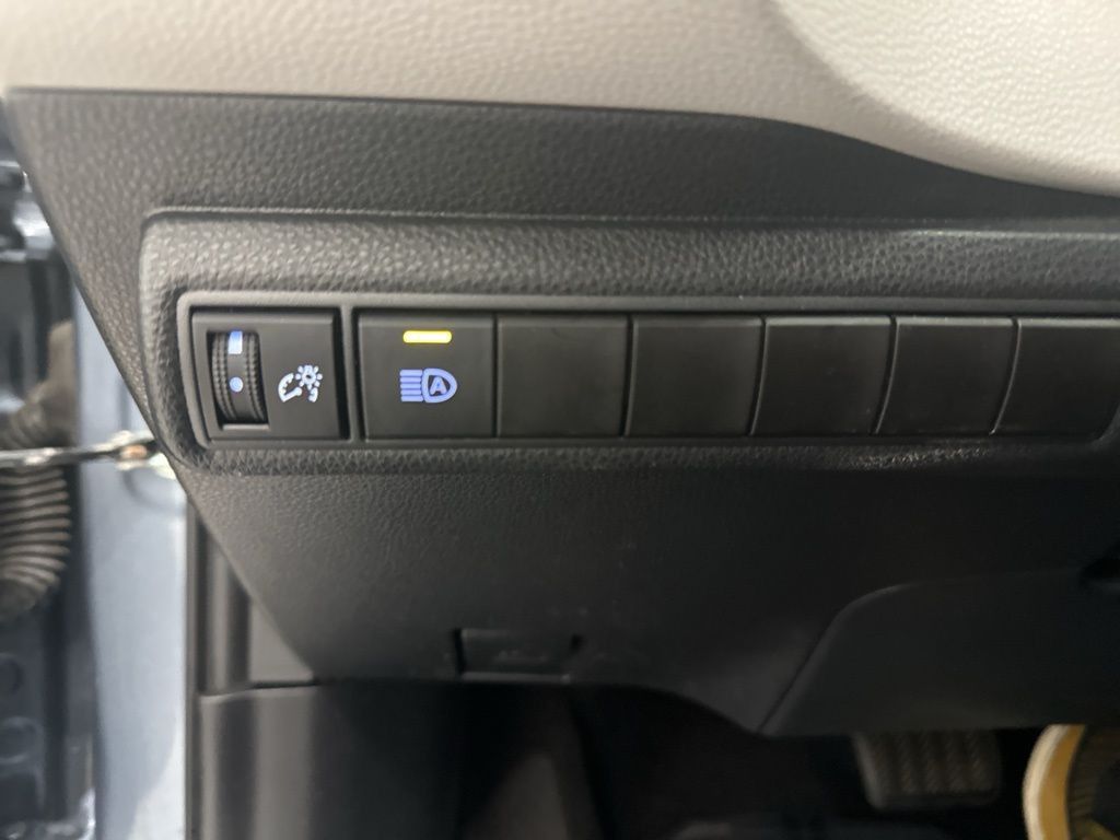 2022 Toyota Corolla LE photo 17