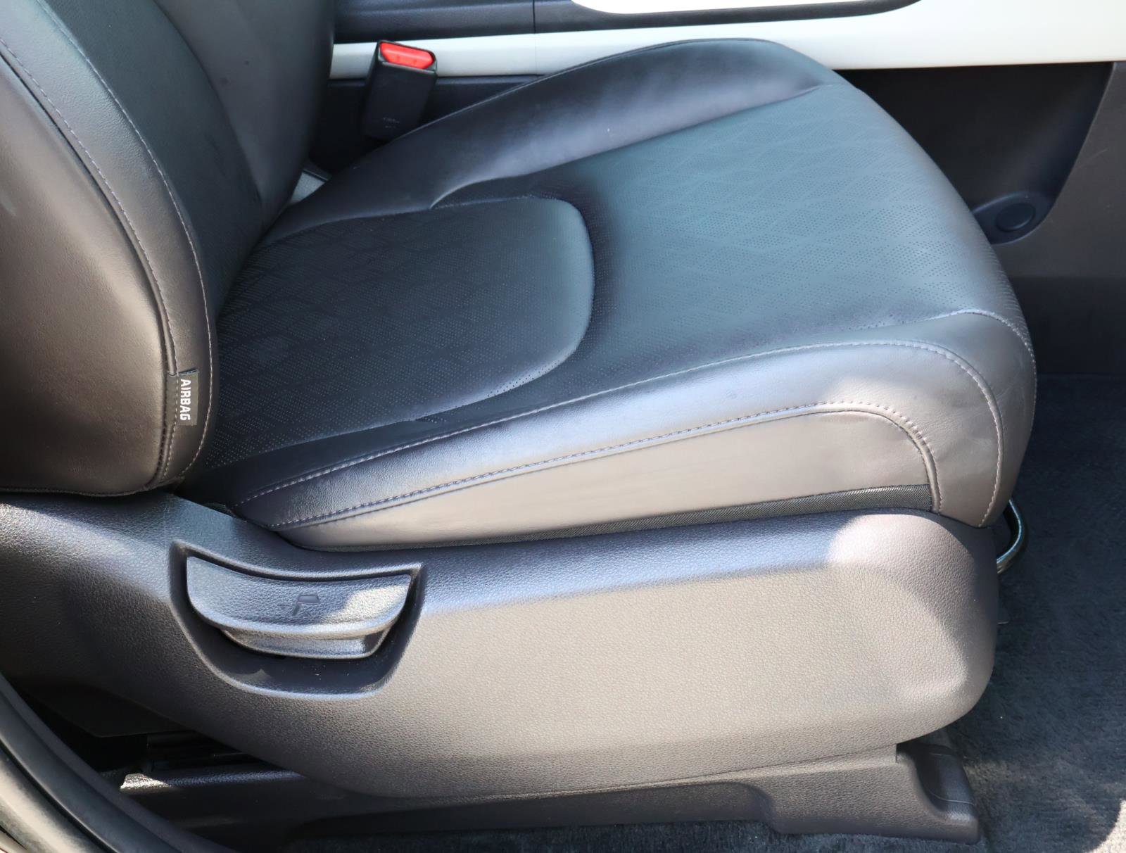 2024 Kia Carnival LX photo 17