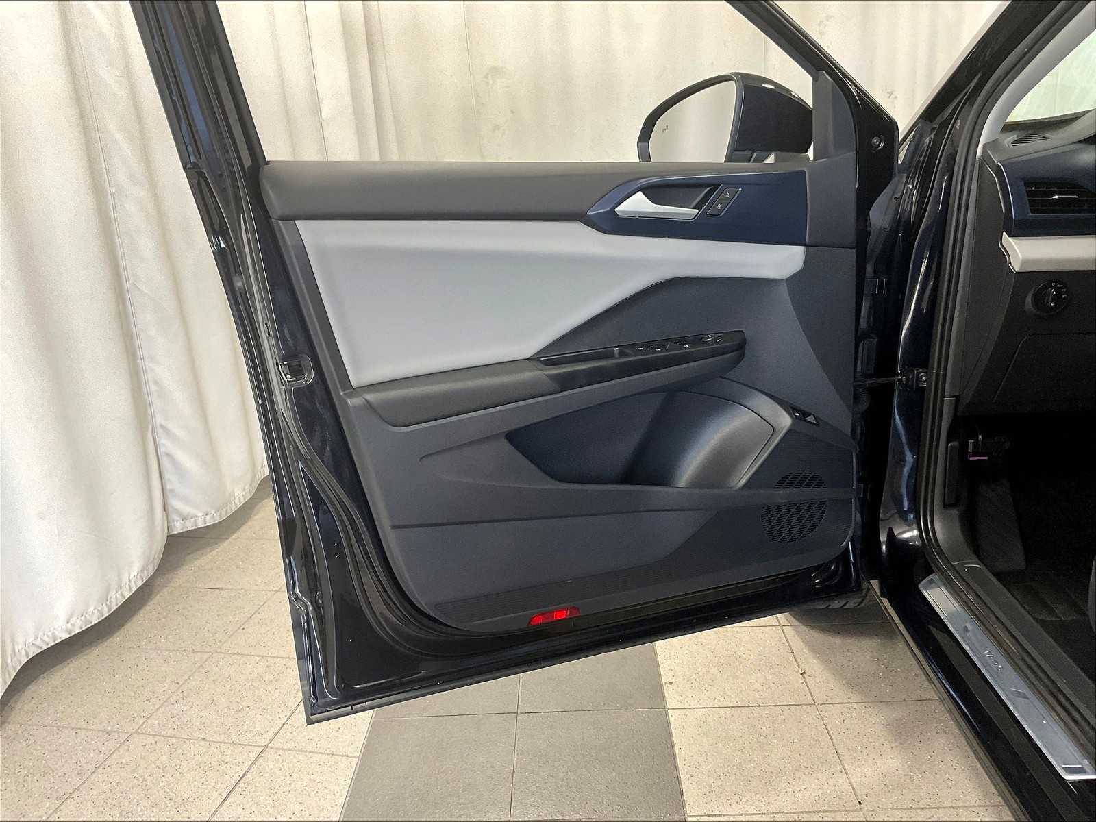 2022 Volkswagen Taos SE photo 5