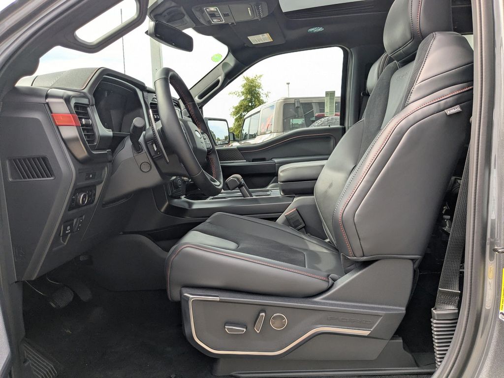 2025 Ford F-150 Raptor photo 17