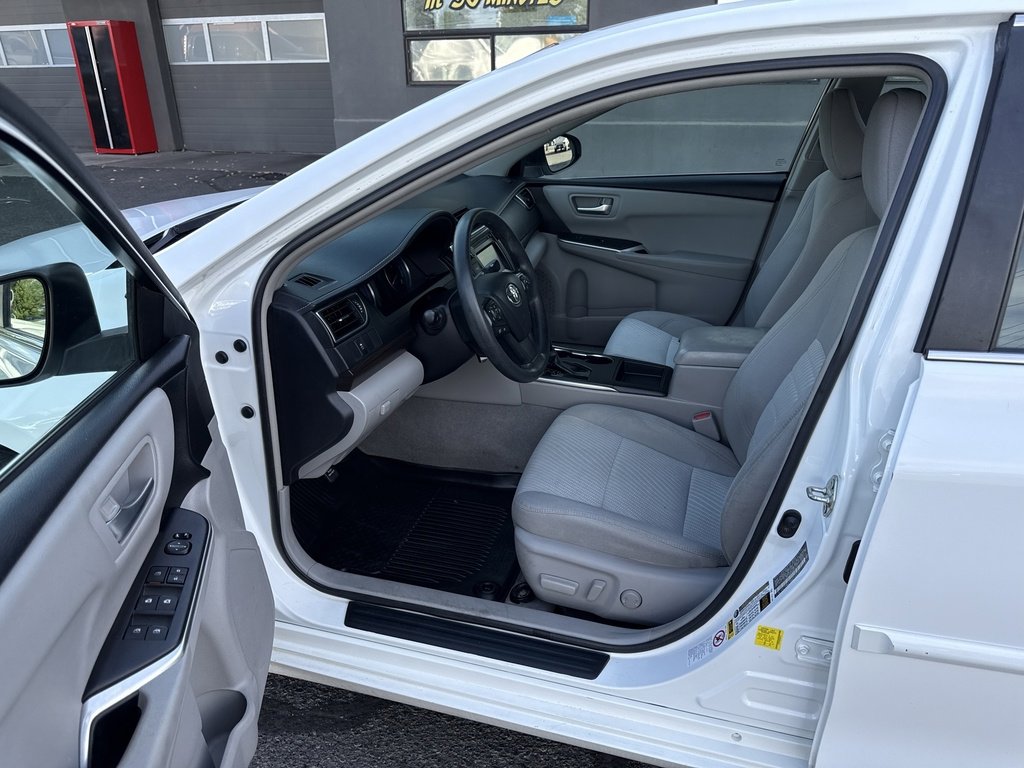 2017 Toyota Camry LE photo 13