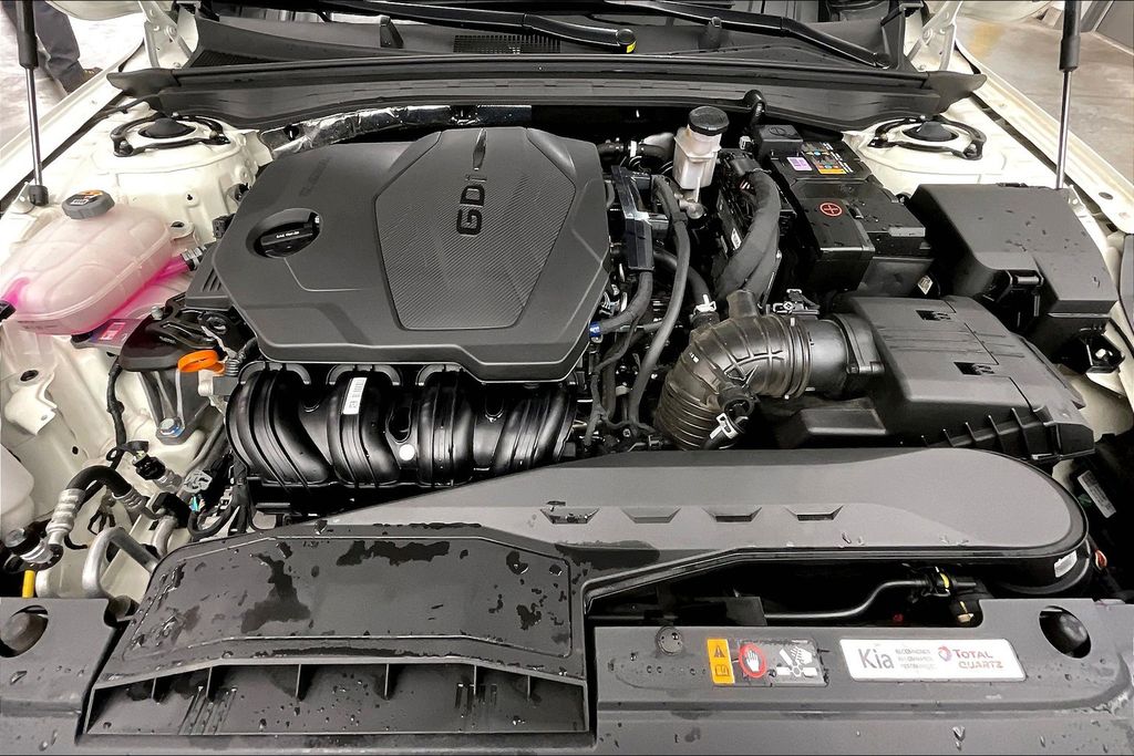 2025 Kia K5 GT-Line photo 8