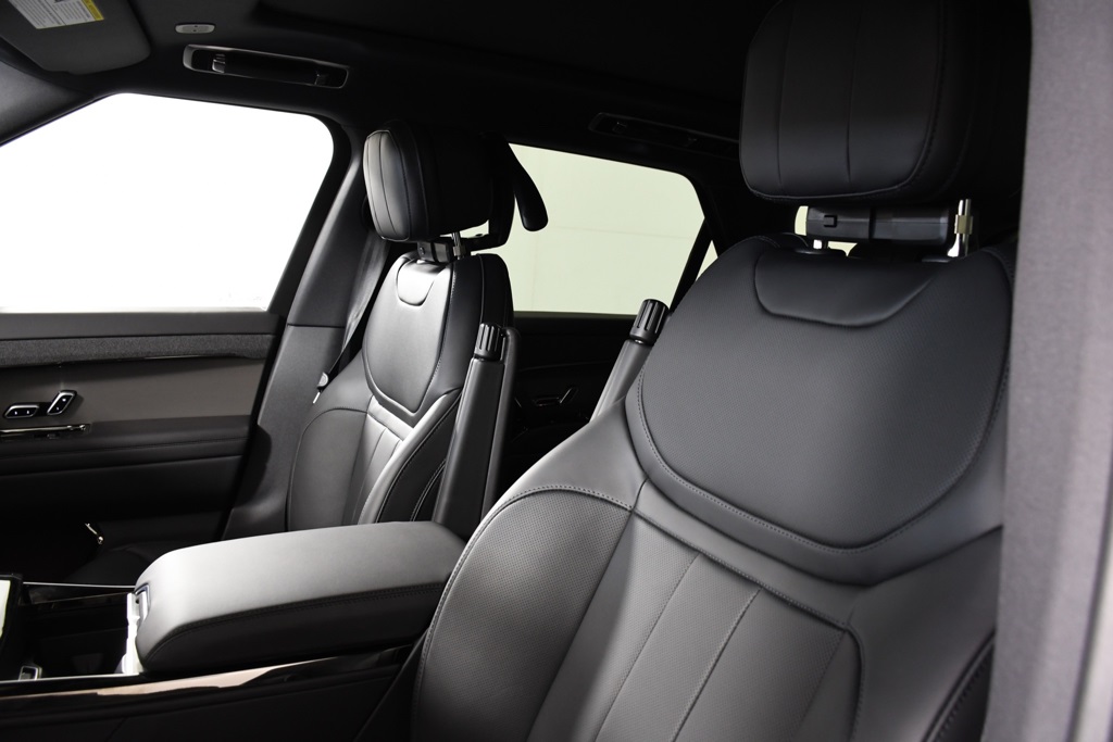 2025 Land Rover Range Rover Sport SE photo 16