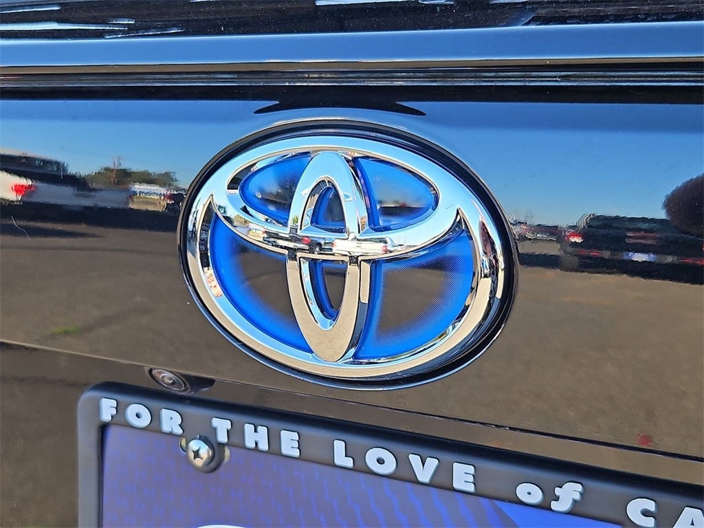 2023 Toyota RAV4 Hybrid XLE photo 28
