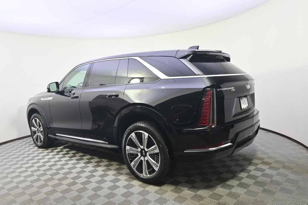 2025 Cadillac Escalade IQ Luxury photo 3