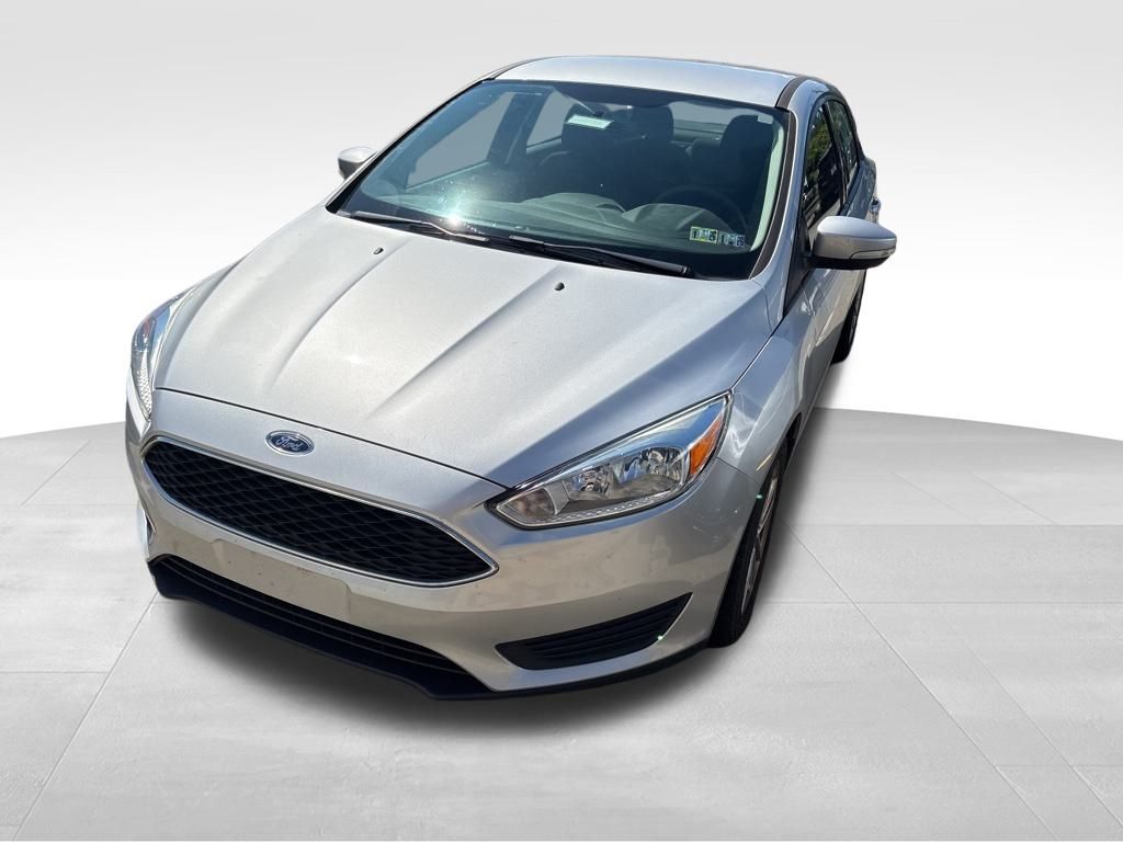 2016 Ford Focus SE photo 2