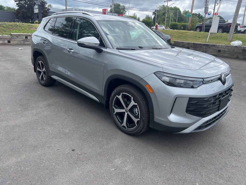 2025 Volkswagen Tiguan SE photo 3