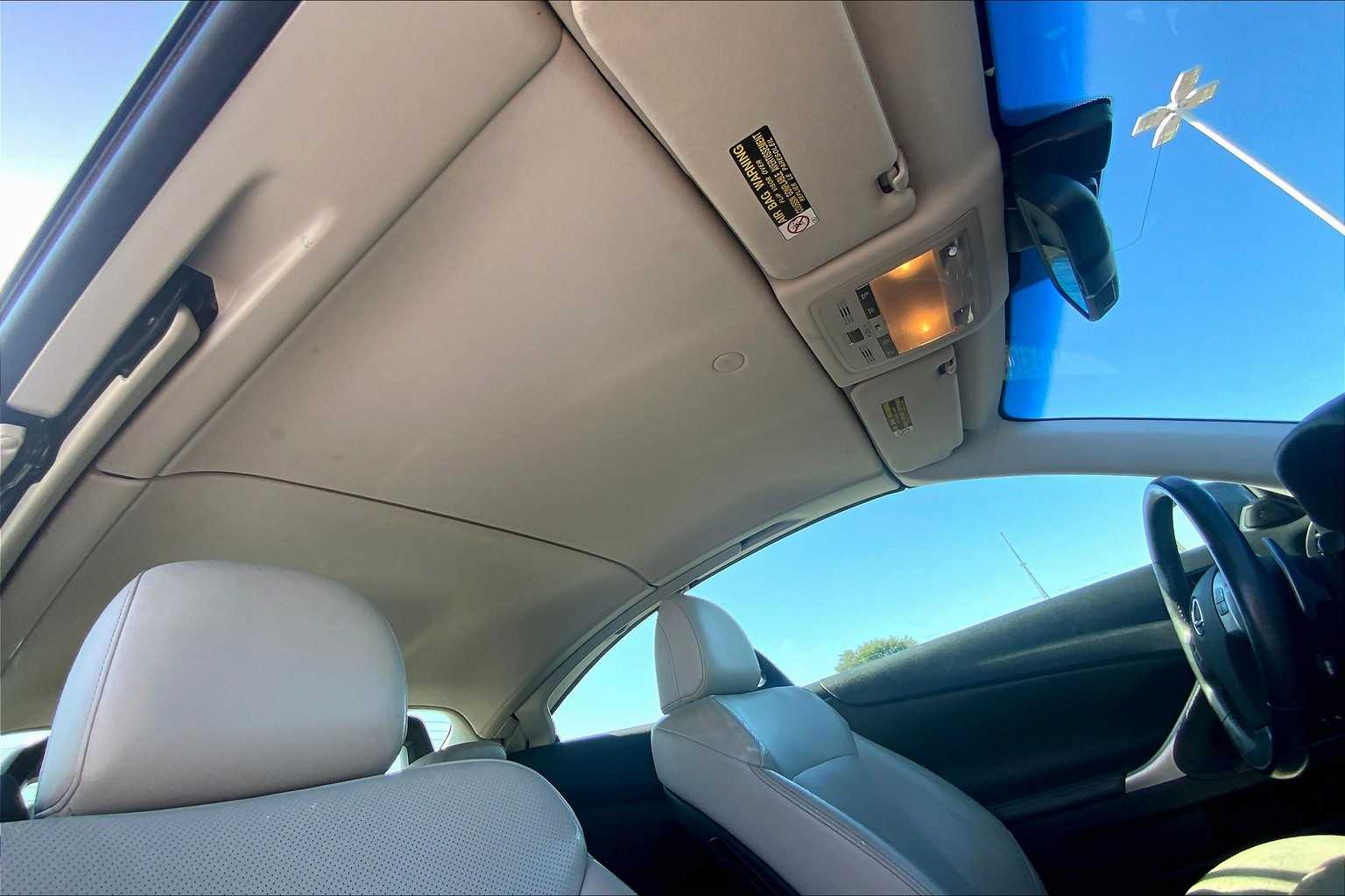 2012 Lexus IS 350C photo 12