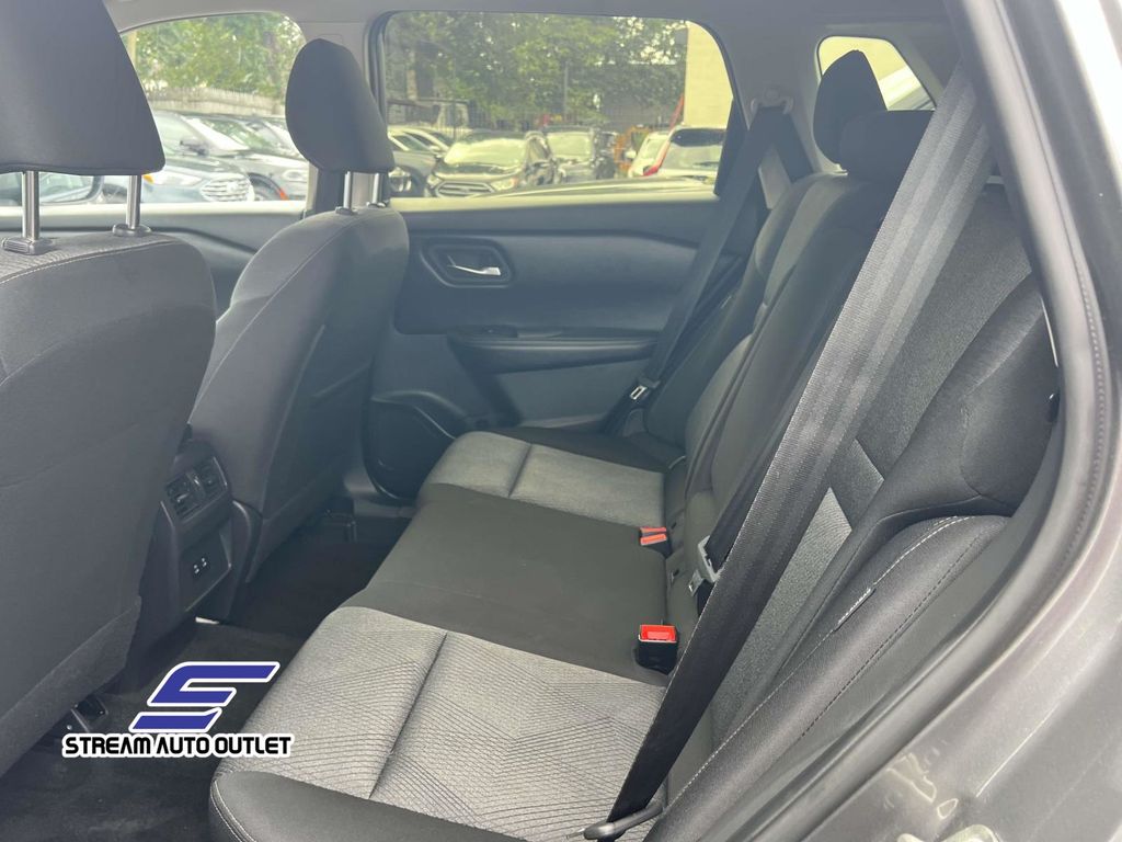 2024 Nissan Rogue SV photo 4